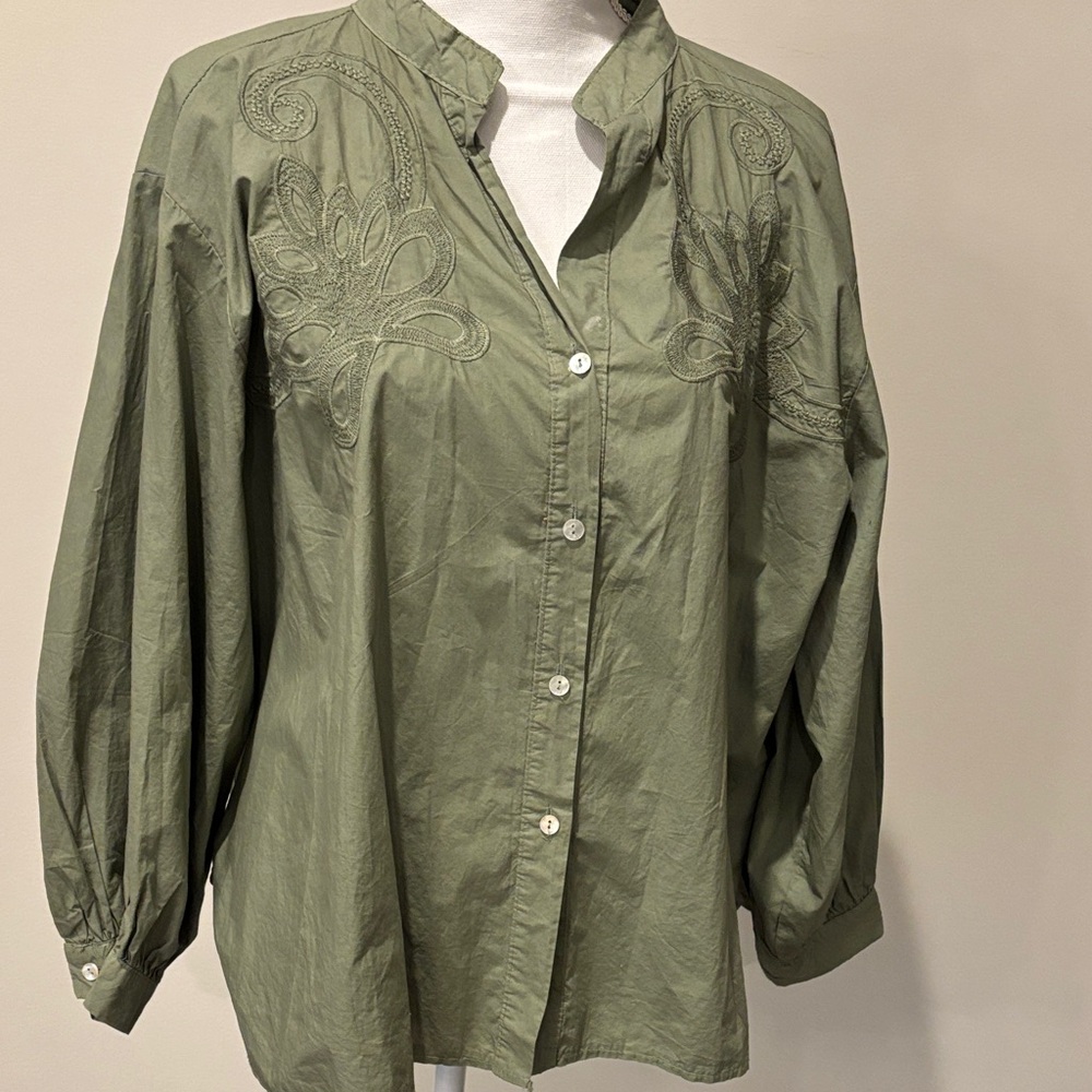 Green button down  blouse with pretty sleeve and detail